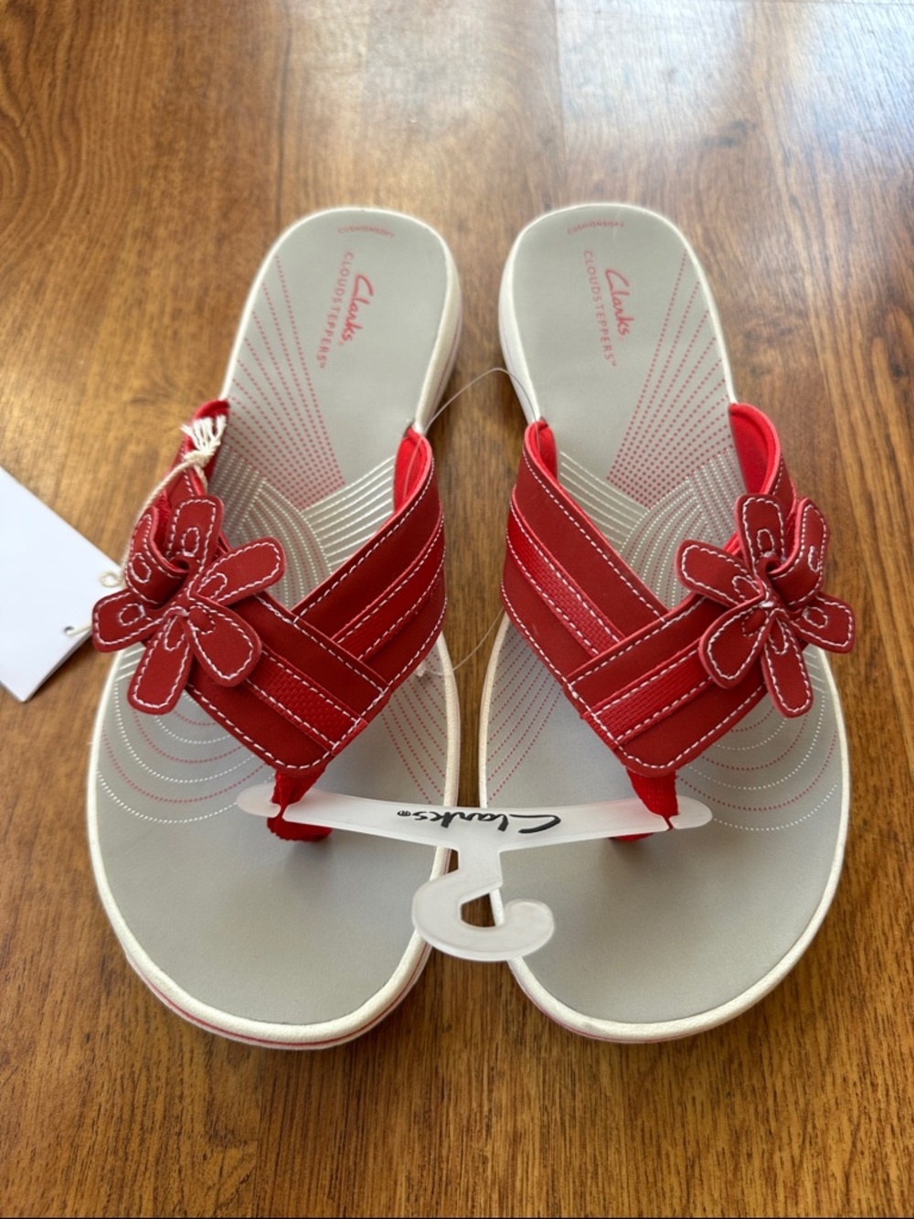 Clarks Cloudsteppers Brinkley Flora Women’s Flip Flop Sandals Red Size 11 NWT